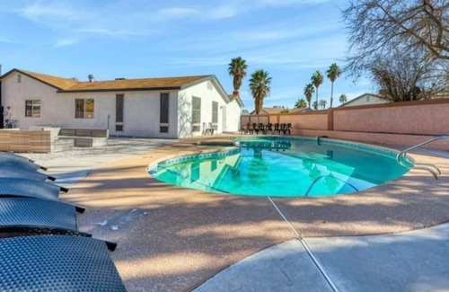 Spring Valley House | Modern Vegas Villa 5BD Pool Home- Golden Frontier