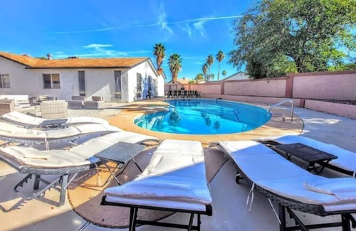 Spring Valley House | Modern Vegas Villa 5BD Pool Home- Golden Frontier