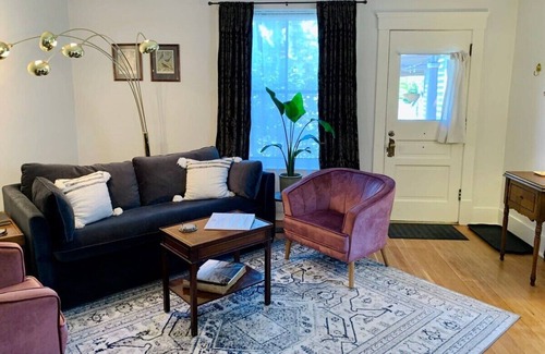 Helena House | Modern Victorian - walk to downtown and trails!