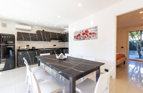 Lignano Sabbiadoro Villa | Modern villa with jacuzzi close to the beach