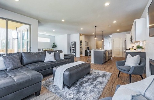 Maple Valley House | Modern Villa and modern architecture full of light
