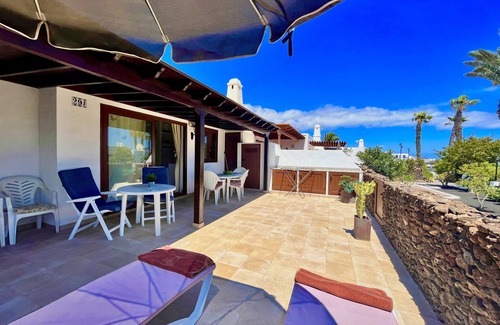 Playa Blanca Villa | Modern villa, shared pool, free WiFi, 100m to the sea, shops and restaurants.