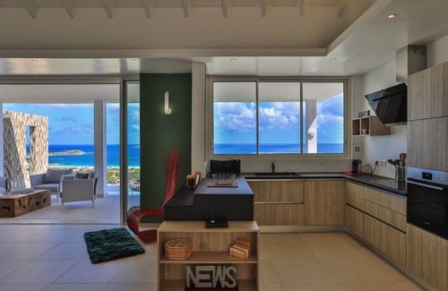 Orient Bay Villa | Modern villa with spectaculair view of the sunrise