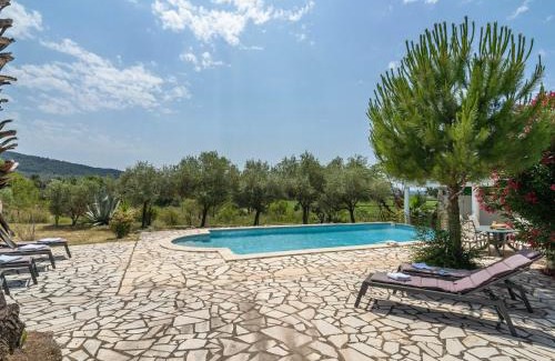 Beaufort Villa | Modern Villa with Heated Pool