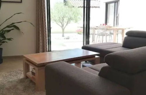Lirac Villa | Modern villa with pool in Provence Occitane - Near Avignon