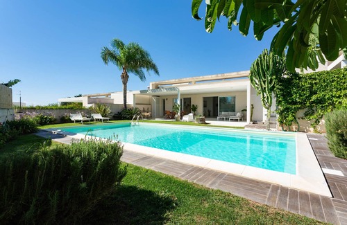 Ragusa Villa | modern villa with pool near the center/sea