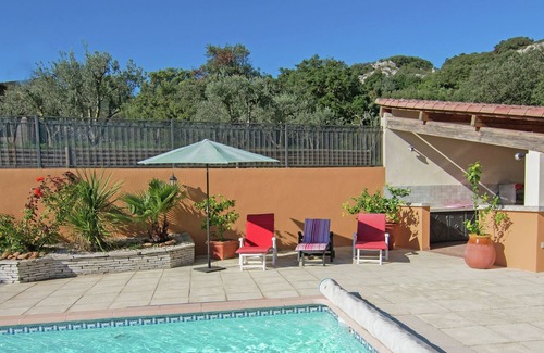 Ledenon Villa | Modern Villa with Private Swimming Pool in Lédenon