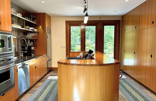 Falmouth House | Modern Waterfront Home & Exclusive Quissett Beach