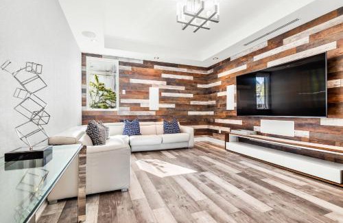 Nurmi Isles House | Modern Waterfront Mansion in the heart of Las Olas minutes from the Beach