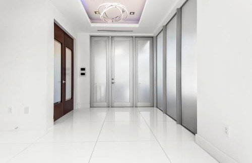 Nurmi Isles House | Modern Waterfront Mansion in the heart of Las Olas minutes from the Beach