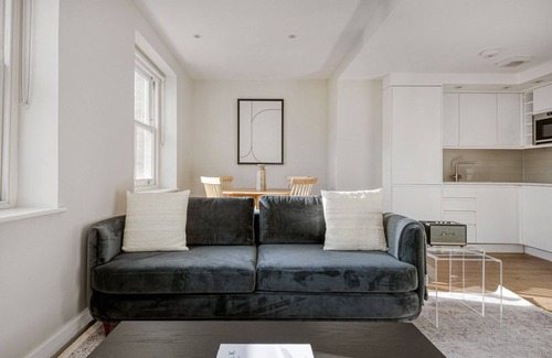 Waterloo Apartment | Modern Waterloo 2BR open plan with Balcony on Lower Marsh, by Blueground