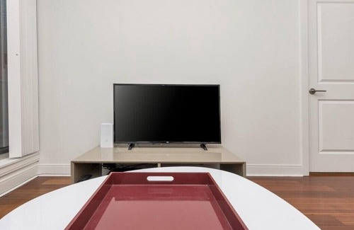 Yorkville House | Modern Yorkville One Bedroom Suite