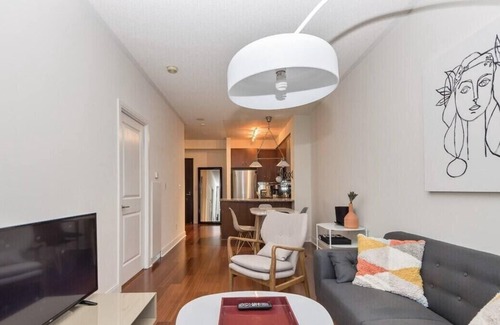Yorkville House | Modern Yorkville One Bedroom Suite