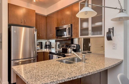 Yorkville House | Modern Yorkville One Bedroom Suite