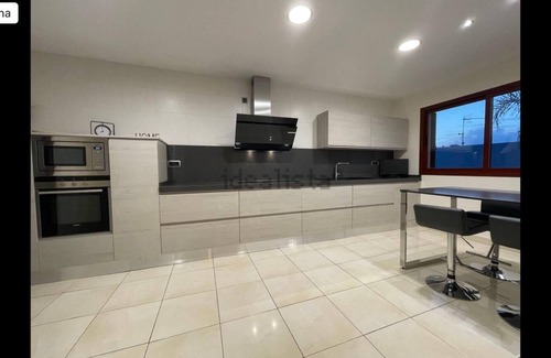 Western Andalusia Villa | Moderna y Cálida Villa con Espectaculares Vistas a Sevilla