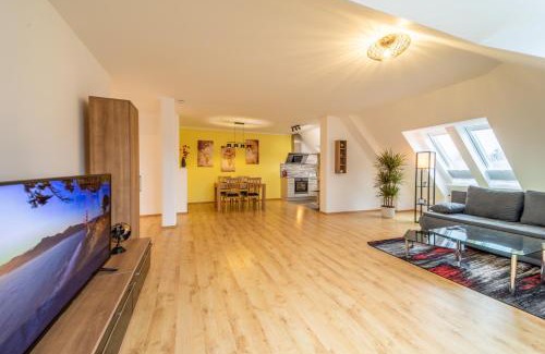 Coburg Apartment | Moderne Dachgeschosswohnung - Parkplatz - Waschmaschine