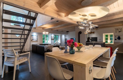 Westerhever House | Moderne Reetdachkate auf Einer Warft Gelegen mit Sauna für 6 Personen