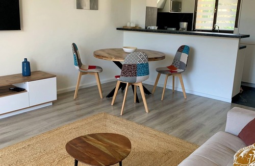 Villeneuve-Loubet Apartment | Moderne und Helle Ferienwohnung mit Pool und Tennisplatz -10 min vom Meer