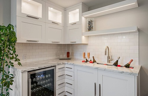Santa Rosa House | Modernist Wine Country Estate Home - Newly remodeled & centrally located JACUZZI