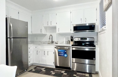 Richmond House | Modernly Remodeled Cabin-Style Bungalow