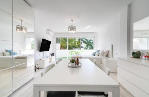 Urbanizacion Marbessa Apartment | Moderno estudio y piscina a 50 metros de la playa