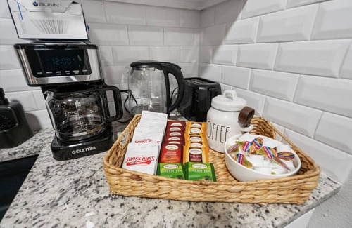 Central Arlington Apartment | Modish 1BD:AT&T Walkable & In the heart of it ALL!