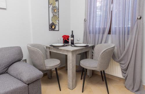 Ano Poli Apartment | Moet Apartment free private parking