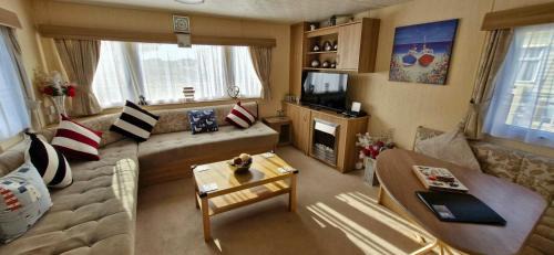 Ingoldmells House | MOLLIES DEN 3 8 Berth 3 bedroom Waterside Leisure Park INGOLDMELLS