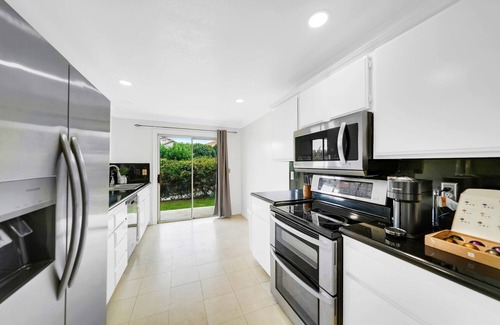 Monarch Beach Condo | Monarch Vistas - Sleek & Modern! Ocean Views! Walk to Beach! Pool! STR23-0052