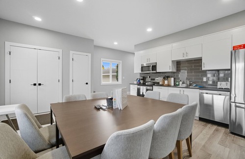 North Central Edmonton House | Monica - Large 4 BR 4B Home in Central Location!