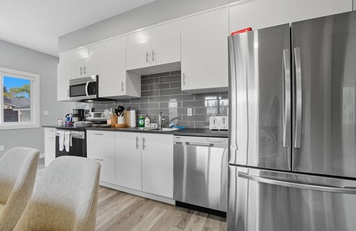 North Central Edmonton House | Monica - Large 4 BR 4B Home in Central Location!