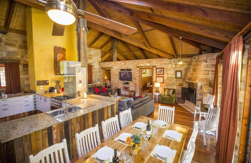 Broke House | Monkey Place Country House - Unique, sandstone 4 bdrm home with pool, spa and awesome fireplace!