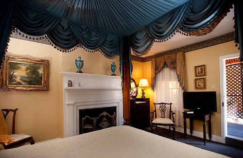 Natchez Hotel | Monmouth Historic Inns and Gardens
