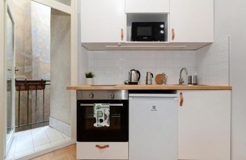 Nepszinhaz negyed Apartment | Monochrome Chic Apartments R61