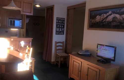 Val-Thorens Apartment | MONTANA VILLAGE - Fantastic Location With Direct Ski In/Ski Out Access + Views