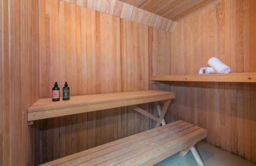Chamonix-Mont-Blanc Ski Chalet | MontBlanc Alpine Ski & Sauna Retreat - Happy Rentals