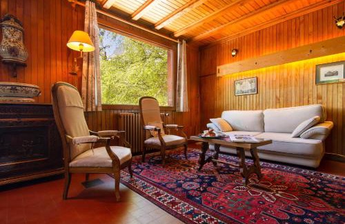 Chamonix-Mont-Blanc Ski Chalet | MontBlanc Alpine Ski & Sauna Retreat - Happy Rentals