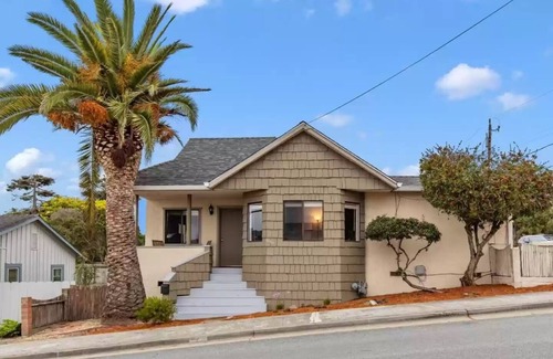 Monterey House | Monterey Bay View Cottage - Overlooking Cannery Row