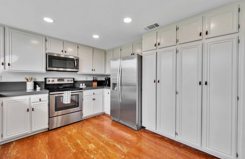 Palm Desert Condo | Monterey CC, 37 Pools, Bikes, 6 Seater Golf Cart