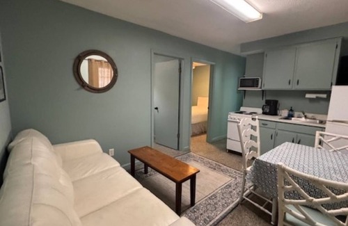 Biltmore Beach Hotel | Monterey Motel - Beach Cottage 8 at Beach Access 8. Large Pool. Newly Remodeled.