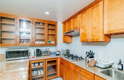 Monterey Park Apartment | Monterey Park Retreat Spectacular Views Comfort