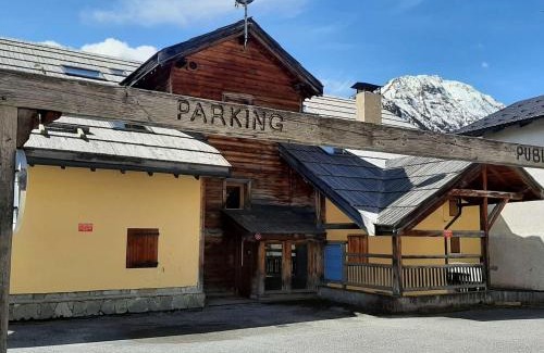 Montgenevre Apartment | Montgenèvre - Studio 4 pers. à 50m des pistes, parking, lumineux, wifi possible - FR-1-330D-57