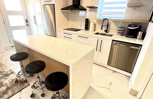 Lakeview House | Month to Month Newly-Built 1 bedroom Unit with a Private Backyard
