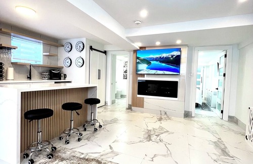 Lakeview House | Month to Month Newly-Built 1 bedroom Unit with a Private Backyard