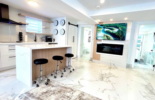 Lakeview House | Month to Month Newly-Built 1 bedroom Unit with a Private Backyard