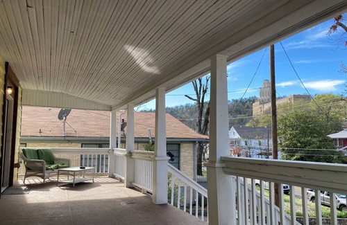 Hot Springs Apartment | Monthly Bathhouse Row Apartment: 1 Month for the Price of 1 Week!