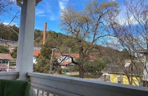 Hot Springs Apartment | Monthly Bathhouse Row Apartment: 1 Month for the Price of 1 Week!