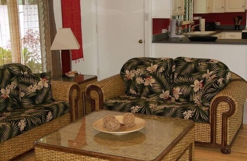 Kailua House | MONTHLY DISCOUNT! 3Bed/2Ba House - 250 Steps to the Beach!