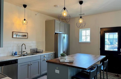 Northrup Condo | Monthly Discount. Fully Furnished Condo. 2 Bed/2 Bath. Just 7 Blocks to Mayo