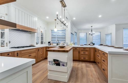 Richmond House | MONTHLY FURNISHED RENTAL & LUXURY HOUSE - 4 BED & 4.5 BATH & HOME THEATRE